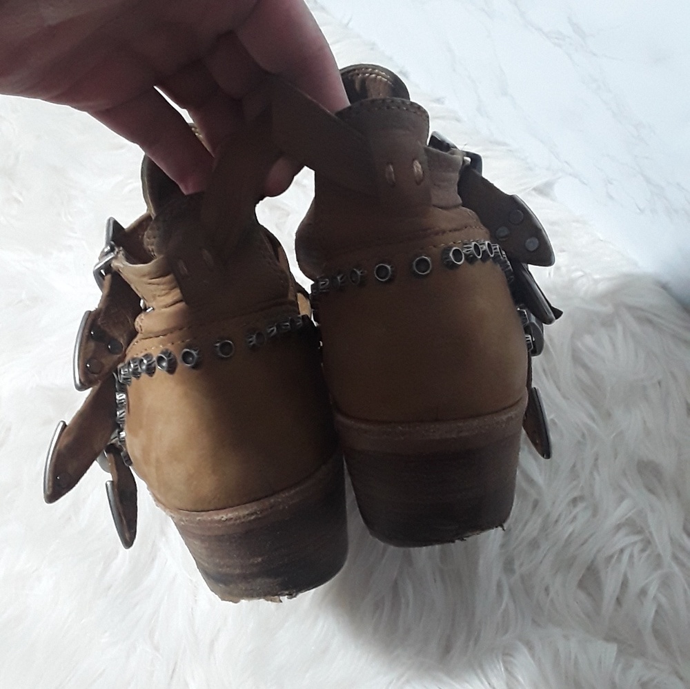 Dolce Vita | Tan Western Style Buckle Booties - Picture 3 of 7